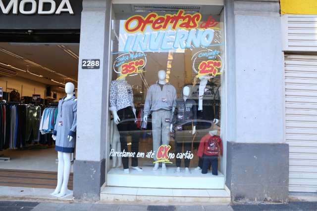 Mesmo com movimento ainda &#039;&#039;t&iacute;mido&#039;&#039;, previs&atilde;o de frente fria anima lojistas 