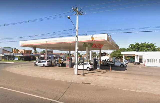Com tornozeleira, homem aparece morto em posto de combust&iacute;vel