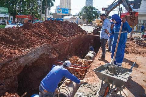 Prefeitura interdita meia pista da Rua Bahia para obra de drenagem 