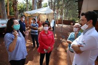 Prefeita Délia Razuk acompanha os trabalhos das equipes de saúde (A.Frota/Divulgação)