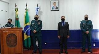 Acosta, Videira e Marcos Paulo (da equerda para direita) durante cerimônia de passagem de comando da PM. (Foto: Reprodução)