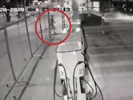 Homem encontrado morto em posto foi perseguido por 4 pessoas