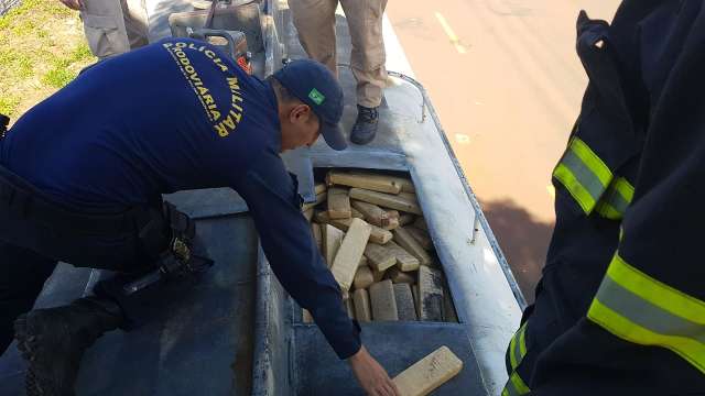 Pol&iacute;cia apreende 5,9 tonelas de maconha em caminh&atilde;o tanque que iria para o PR
