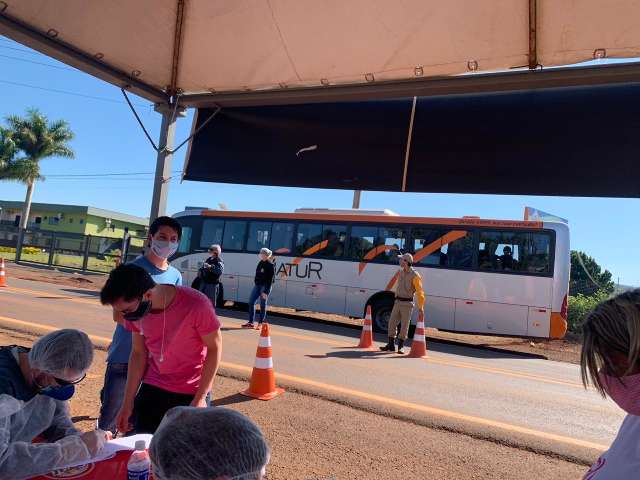 Prefeitura suspende sa&iacute;da de 194 funcion&aacute;rios de frigor&iacute;fico da JBS