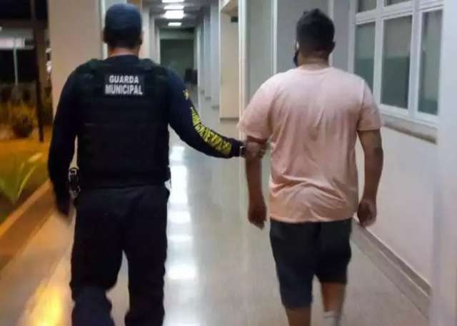 Preso por se masturbar em &ocirc;nibus, homem ser&aacute; monitorado por tornozeleira 
