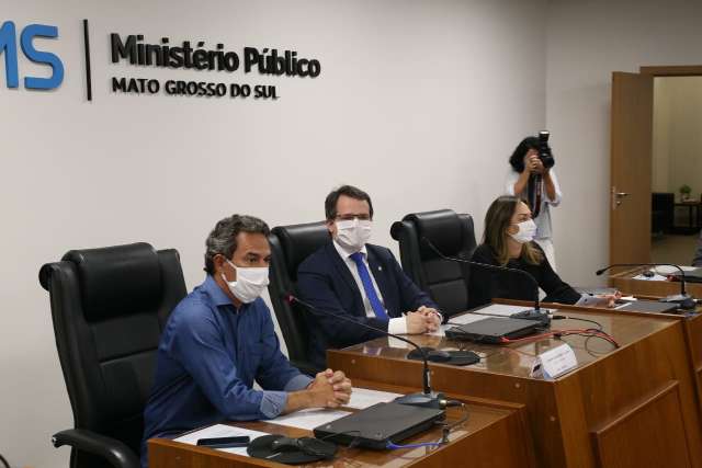 Prefeito debate volta &agrave;s aulas e alega que quem afronta decretos &ldquo;s&atilde;o adultos&quot;