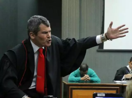 Após performático Nando, promotor e juiz encaram 1º caso do "Pedreiro Assassino"