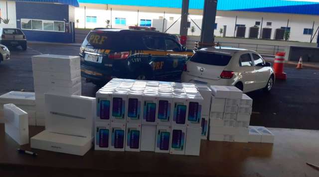 PRF apreende ve&iacute;culo com 160 celulares constrabandeados na BR-163