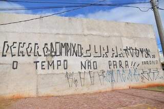 Pichação feita no Bairro Vilas Boas, em Campo Grande (Foto: Paulo Francis)