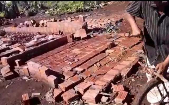 Vendaval derrubou &aacute;rvores e deixou &iacute;ndios desabrigados em aldeia na fronteira 