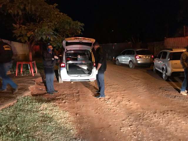 Mulher do pedreiro volta &agrave; pris&atilde;o por participar de morte de comerciante 