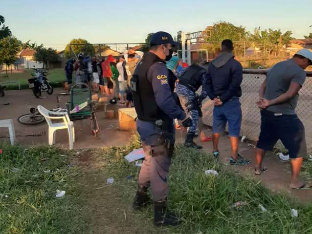Opera&ccedil;&atilde;o leva 4 para delegacia e tira 680 pipas com linhas de cerol das ruas