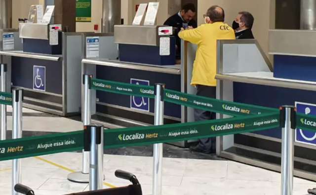 Clientes compram passagem, mas n&atilde;o conseguem embarcar em voo da Azul