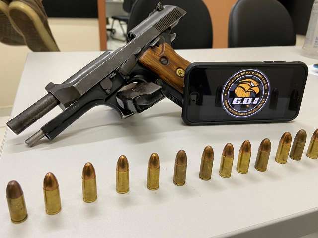 Assassino confesso, adolescente &eacute; pego com pistola 9 mil&iacute;metros
