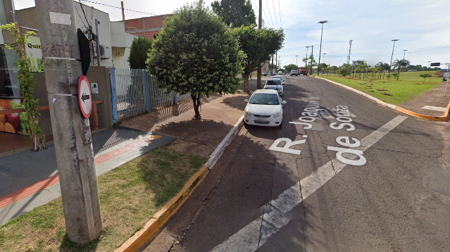 Ap&oacute;s roubo, bandidos esquecem carregador com muni&ccedil;&otilde;es em lanchonete 