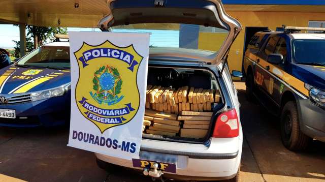 Droga apreendida em ve&iacute;culo roubado pesou 254 quilos e seria levada para SP 