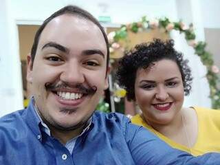 Israel Zayed e a namorada Mayara Monteiro são felizes e amam sorrir. (Foto: Arquivo pessoal)