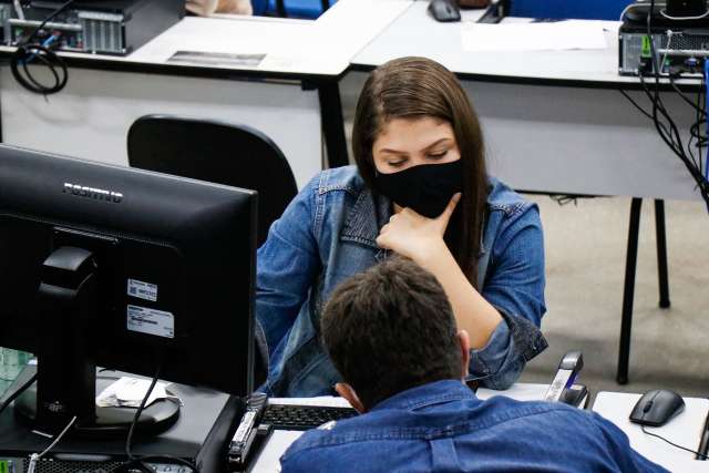 Detran obriga uso de m&aacute;scara por servidores para atender ao p&uacute;blico
