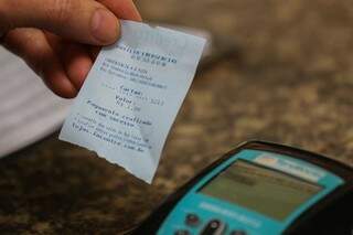Maquina de pagamento da Rede Tendência, na qual é possível pagar com o cartão virtual do Auxílio Emergencial. (Fotos: Marcos Maluf) 