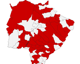 Marcação em vermelho mostra que o novo coronavírus já circula em 47 dos 79 municípios do Estado. (Foto: Reprodução\Boletim SES)