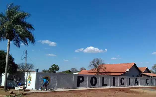 Flagrado com droga se vangloria: &ldquo;vou fumar maconha e ter celular&quot;