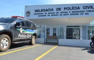 Agentes da delegacia de Costa Rica estão no local do crime. (Foto: Divulgação/PCMS)