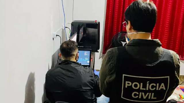 Pol&iacute;cia Civil cumpre mandados em 4 cidades de MS contra pedofilia na internet