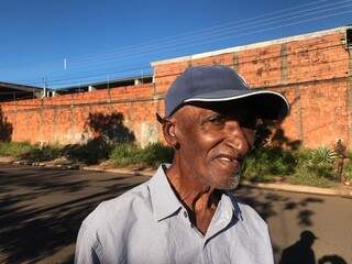 Aos 79 anos, ele diz que tem “saúde boa” e está pronto para empurrar o carrinho por mais alguns anos.