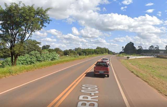 Ap&oacute;s esfaquear ex-mulher, homem morre ao colidir com caminh&atilde;o