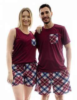 Pijama de casal em malha xadrez para quem gosta de cor. (Foto: Mania Pijamas)