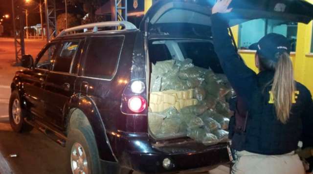  Traficante &eacute; preso com 642 quilos de maconha e skunk em carro adulterado