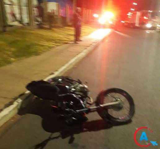 Adolescente morre ap&oacute;s motocicleta subir em canteiro e bater em &aacute;rvore 
