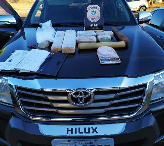 Pol&iacute;cia recupera camionete e encontra maconha enterrada em terreno no Guanandi