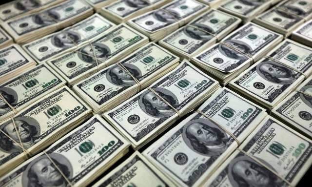 D&oacute;lar fecha maio com primeira queda mensal em 2020