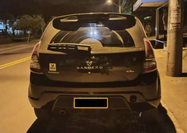 Dupla &eacute; presa 4h depois de roubar ve&iacute;culo de motorista de aplicativo