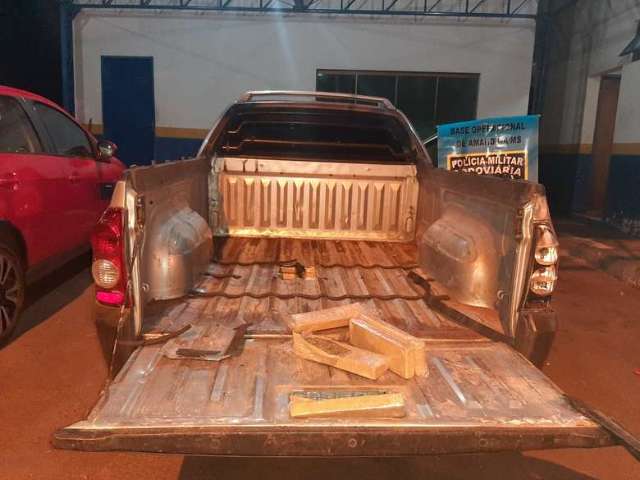 Dupla de traficantes &eacute; presa na BR-376 com maconha em fundo falso de carro 