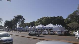 Espaço onde tendas foram montadas para funcionar como laboratório e testar pessoas com suspeitas de covid-19 (Foto: Divulgação)