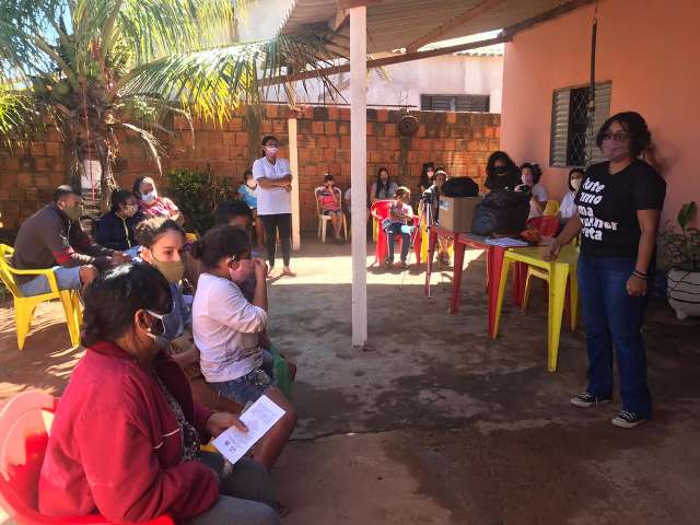 A&ccedil;&atilde;o de ONG leva roupas e itens de higiene para fam&iacute;lias de Campo Grande