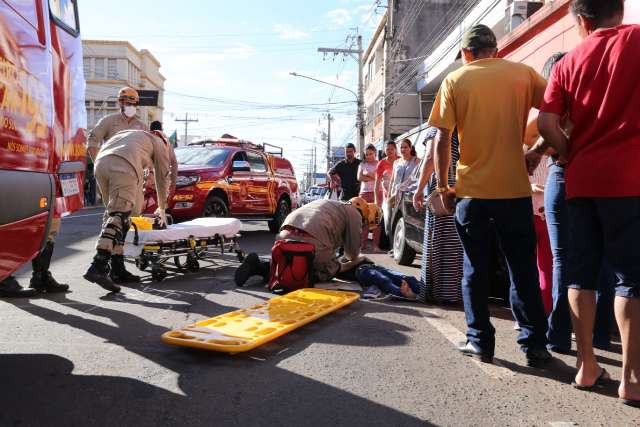 Menina de 8 anos &eacute; atropelada por motociclista de 72 no centro