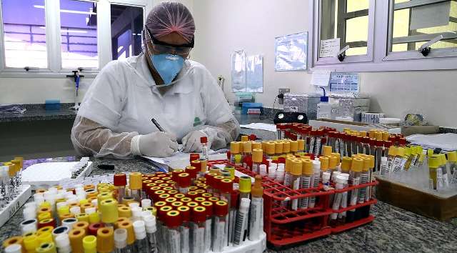 Brasil chega a 28.834 &oacute;bitos e passa a Fran&ccedil;a em n&uacute;mero de mortos pela covid-19