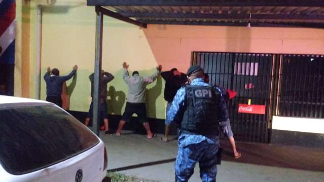 Frio d&aacute; alivio e mais de 200 s&atilde;o flagrados nas ruas de sexta para s&aacute;bado