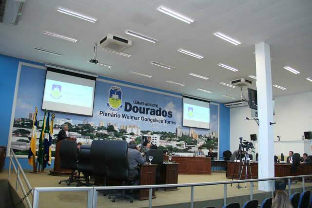 Com 2 infectados, C&acirc;mara suspende atividades por 5 dias 