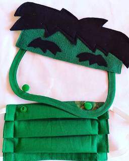 Máscara verde com viseira do Hulk. (Foto: Brenda Patelli)
