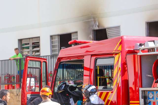 Crian&ccedil;a de 2 anos v&iacute;tima de inc&ecirc;ndio respira com ajuda de aparelhos