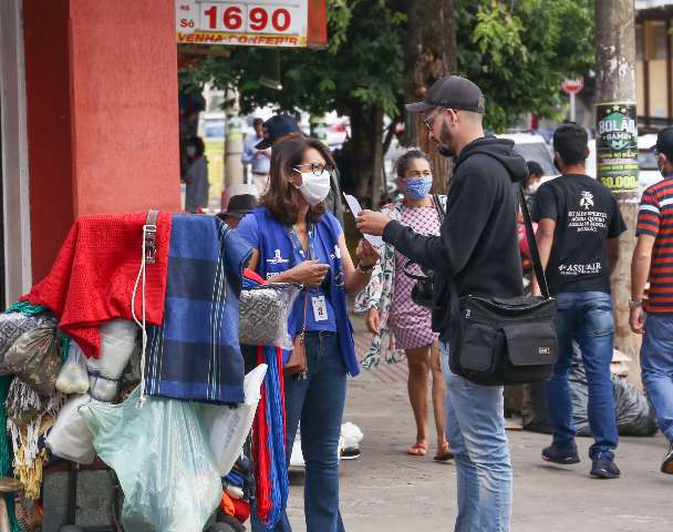 No per&iacute;odo da tarde, blitz orienta sobre import&acirc;ncia de usar m&aacute;scara