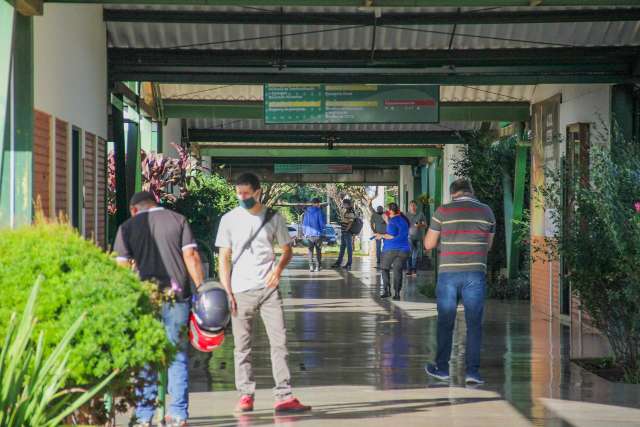 Com 2 casos de covid-19 no Detran, 450 s&atilde;o testados nesta segunda