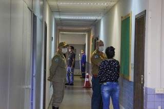 Testes começaram às 8h desta segunda-feira, na sede do Detran de Campo Grande. (Foto: Marcos Maluf)