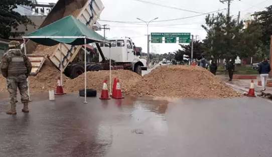 Por mais verba contra a covid, bolivianos fecham fronteira em Corumb&aacute;