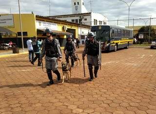 Policiais deixam penitenciária de Dourados após pente-fino no início do ano (Foto: Adilson Domingos/Arquivo)