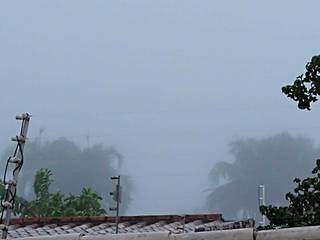 Nevoeiro enconbriu várias regiões de Campo Grande, nesta manhã de terça-feira (Foto: Direto das Ruas) 